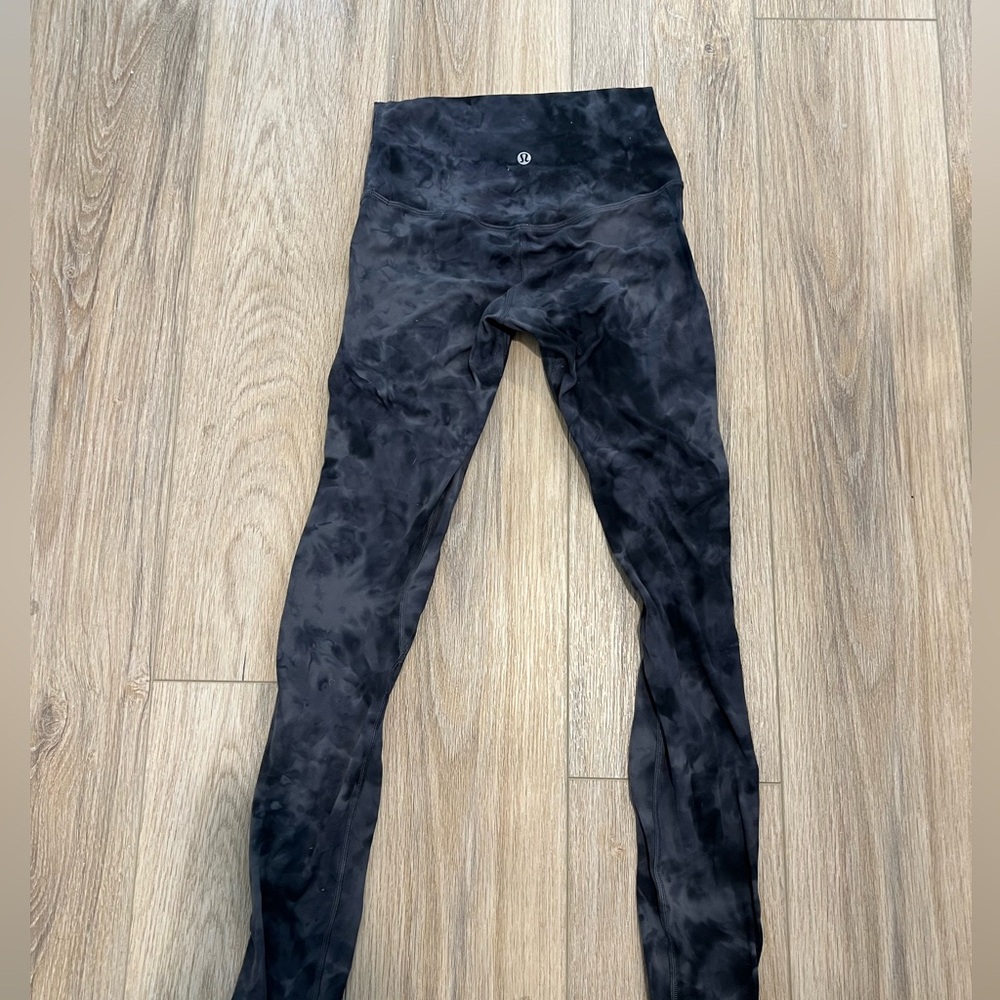 Lululemon Size 4 Align Highrise 28” legging. Dye Pitch Grey Graphite Grey